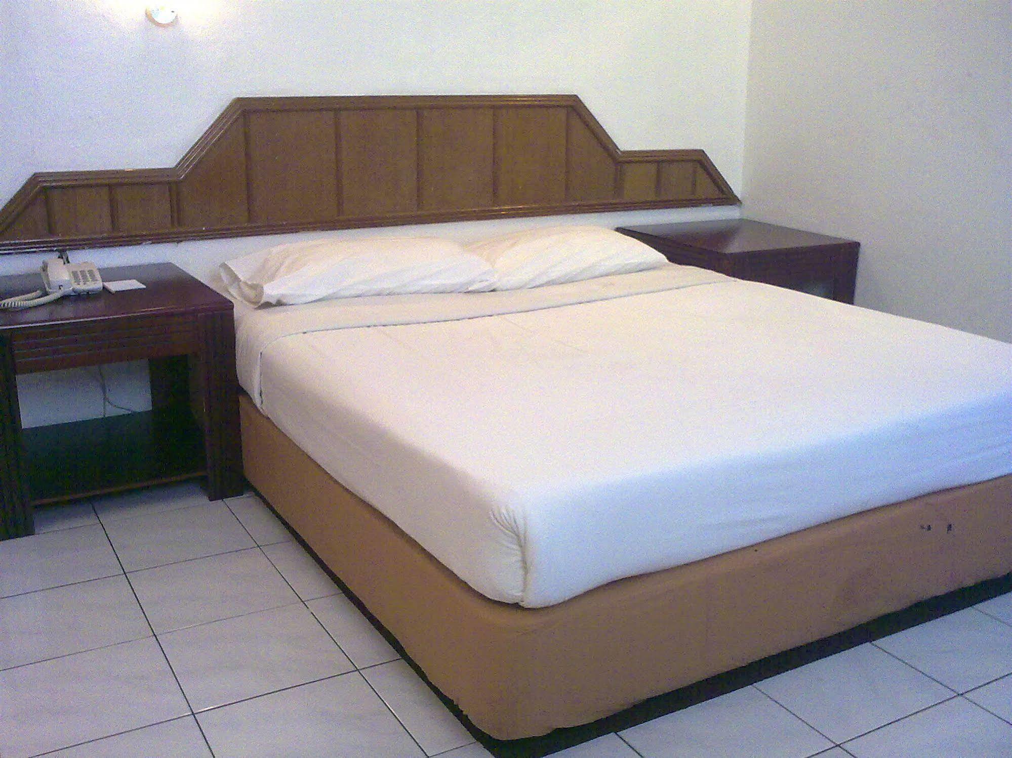 Palace Inn Miri Exterior foto